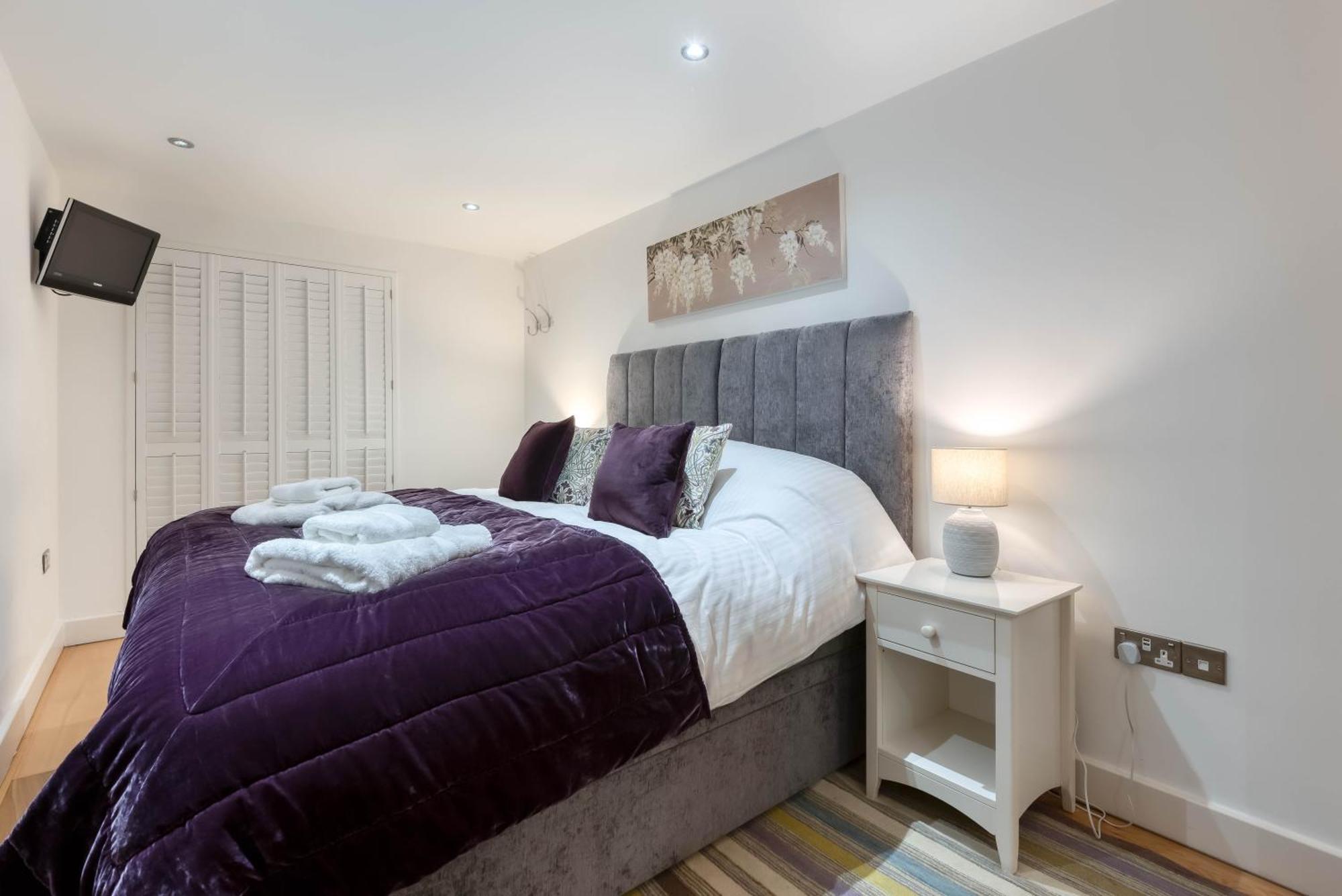 The House & Porth Sands Apartment *
